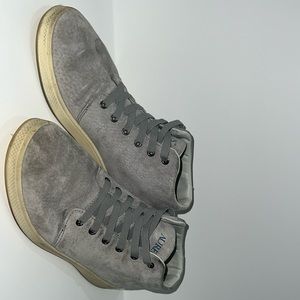 Aureus shoes